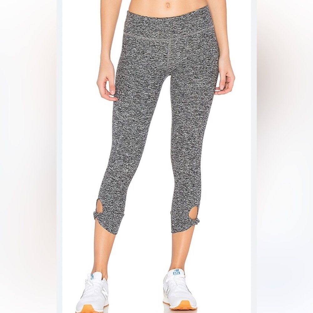 BEYOND YOGA Space Dye Twist and Shout Leggings Grey Crop size Small 8771 - Picture 8 of 8